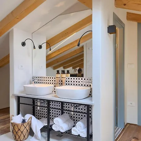 Kurili No14 * Ρόβινι